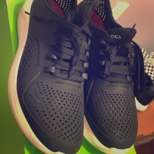 CROC SNEAKERS BRAND NEW